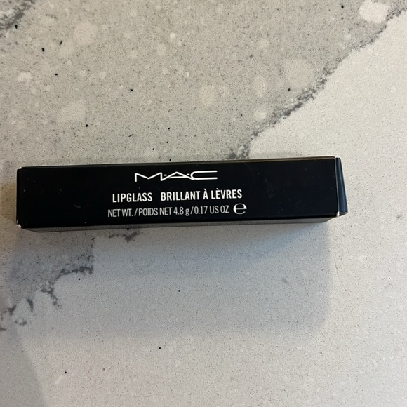 MAC Be Seen Lipglass BNIB - Picture 2 of 3